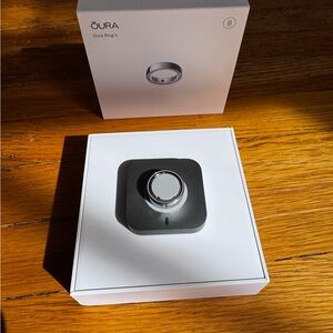 Oura Ring 4 with Charger - Size 8